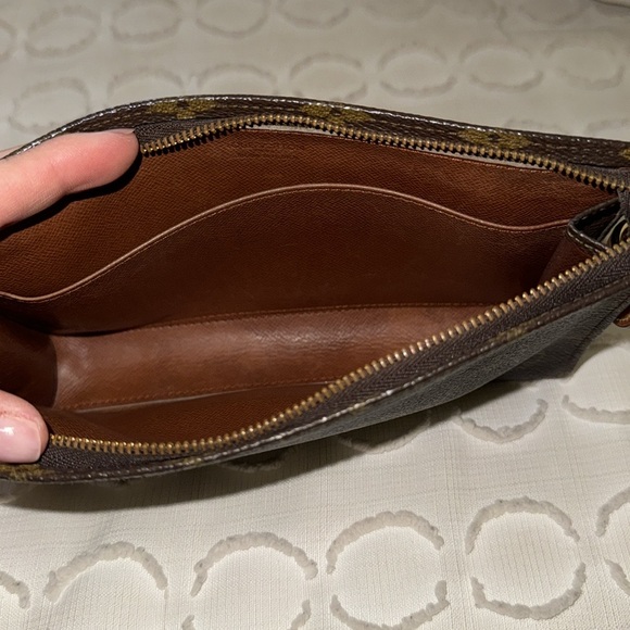 ⚡️🤎Auth🤎⚡️Beautiful Louis Vuitton Monogram Bucket Clutch Pochette🍃(882 RA） - Picture 6 of 6